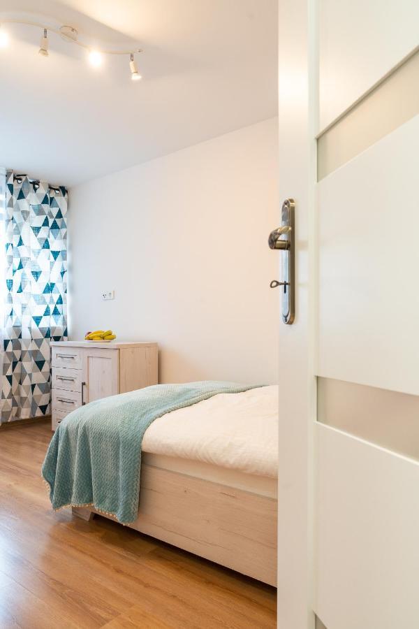 Apartament Pod Swierkiem - Pet Friendly - 2 Osobne Pokoje Dla Max 5 Osob - Space Apart Jelenia Gora Bagian luar foto